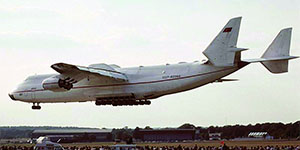 Ан-225 «Мрия» на авиашоу в Фарнборо, Англия. Сентябрь 1990 г.